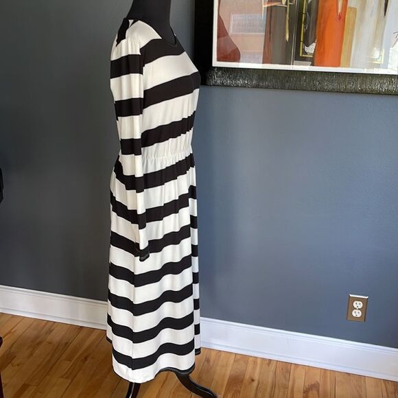 Betsey’s Boutique Shop black/white stripe elastic waist long sleeve T-shirt midi - Picture 3 of 5